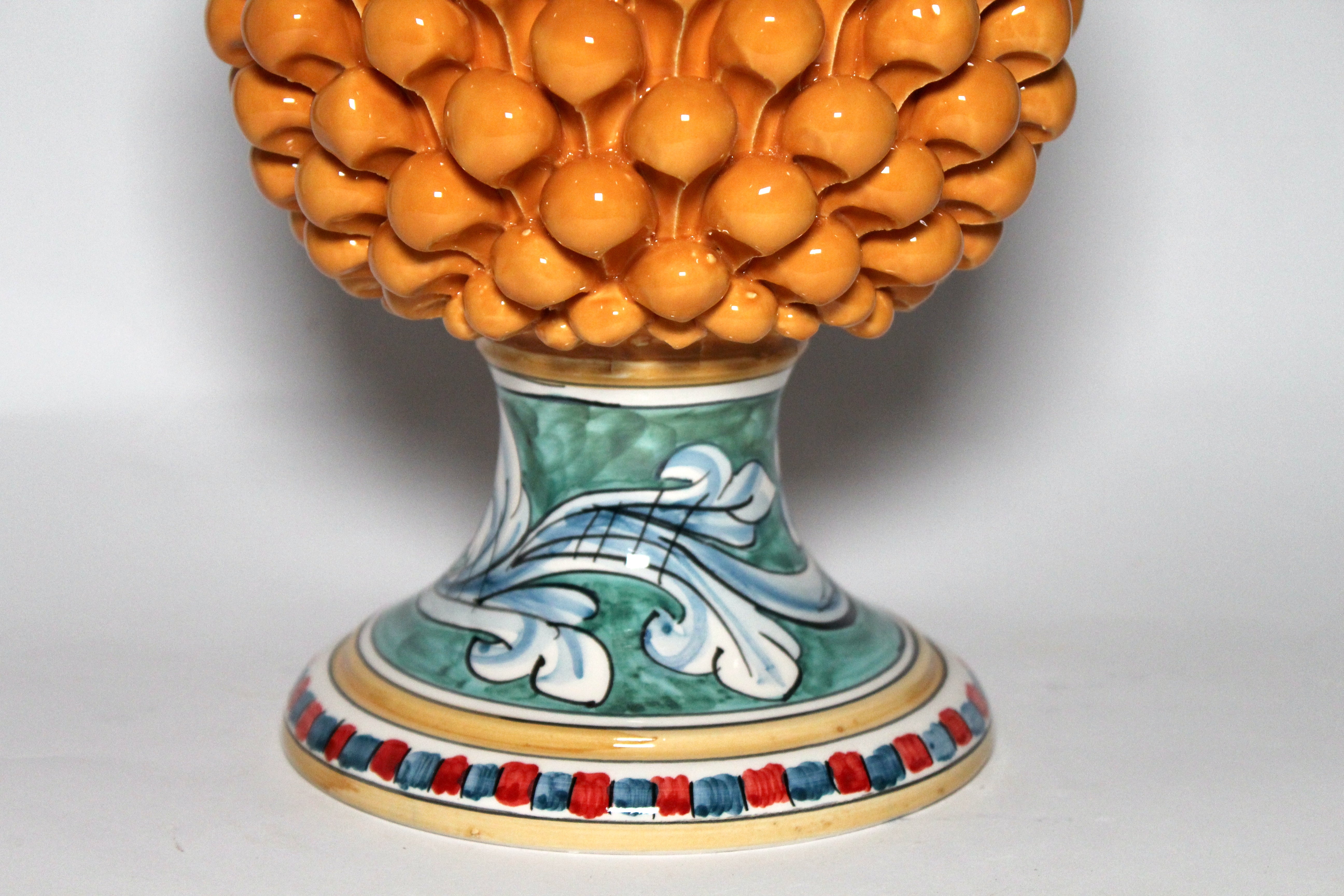 Pigna Arancione con Base Decorata